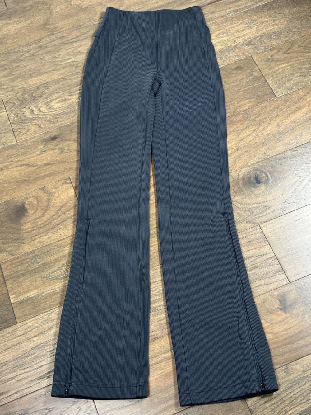 LULULEMON Brushed Softstreme Ribbed Zip Flared Pant in Gray Sz 2 #W5EUBS EUC